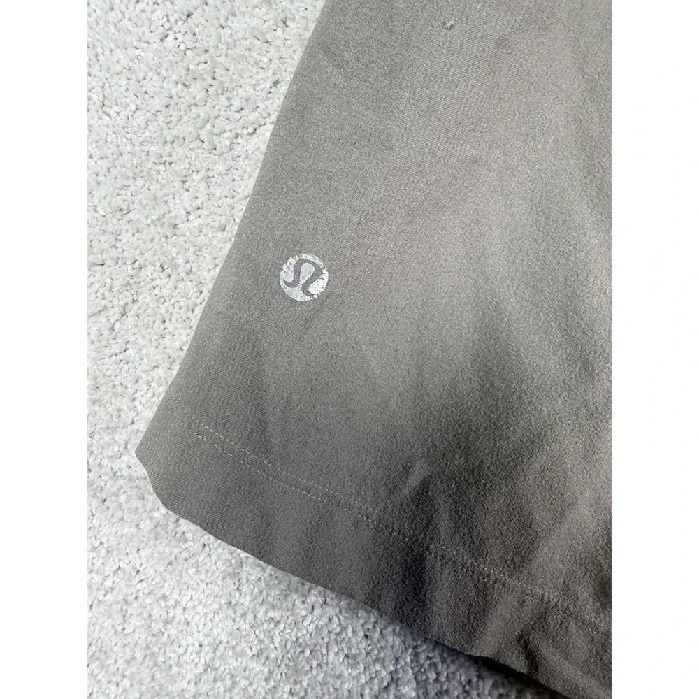 Lululemon Shorts Men's 34 Gray Black Stretch Casual Golf Stretch 10